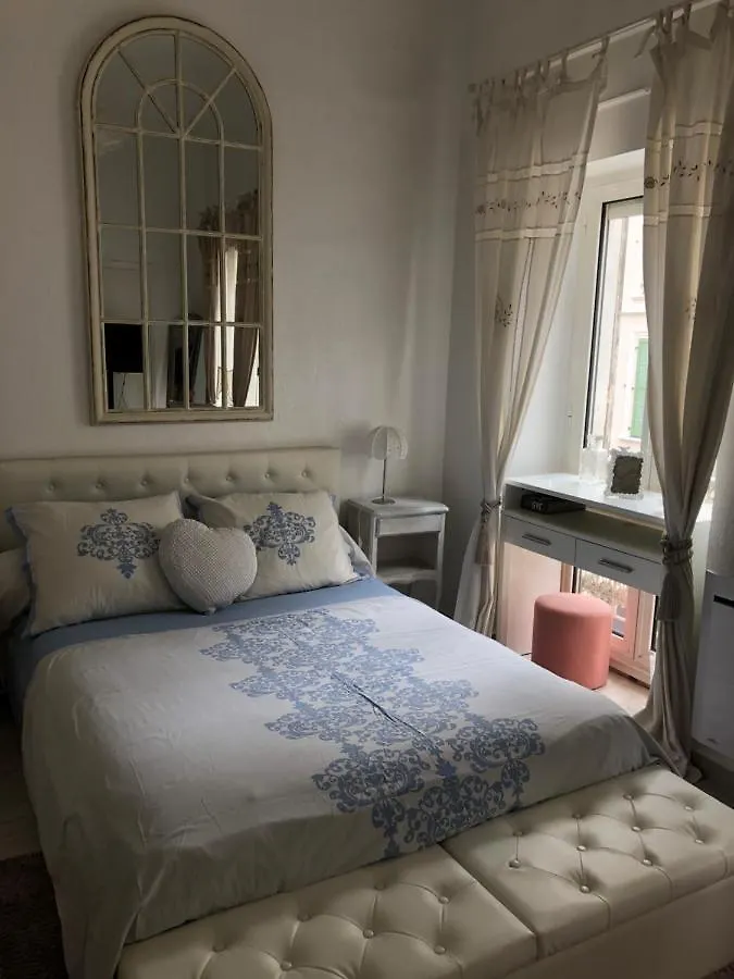 Ubytování v soukromí Palais Des Festival Large White Bedroom Cannes Francie