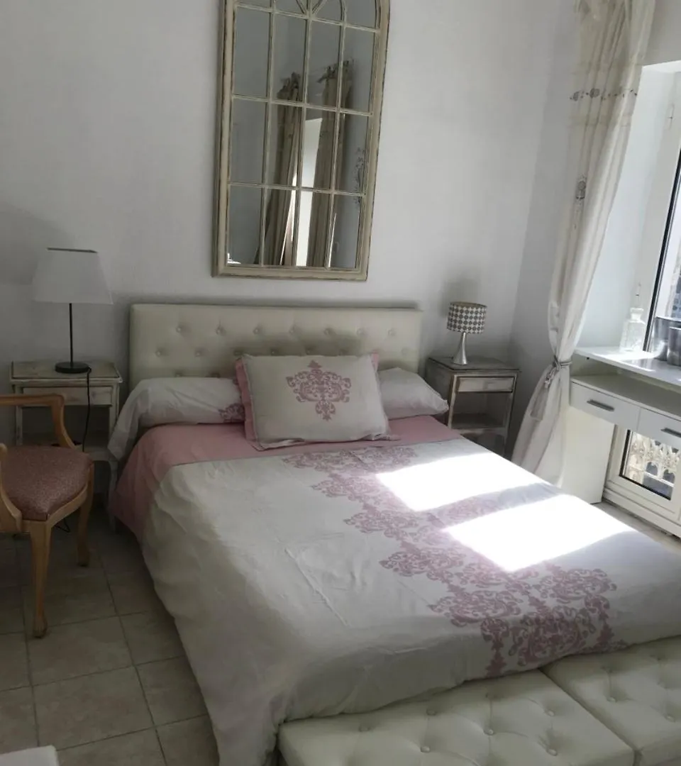 Palais Des Festival Large White Bedroom location